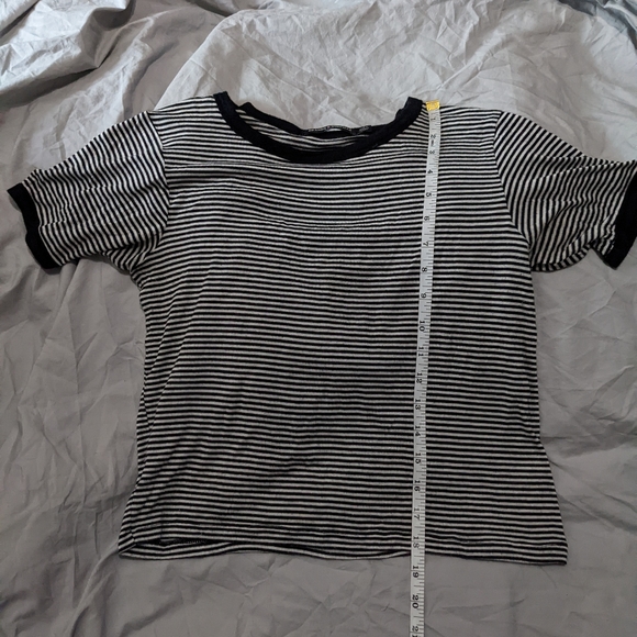 **LAST CHANCE! DONATING ON 9/30** Brandy Melville 3/4 Sleeve Crop Top - Picture 3 of 6